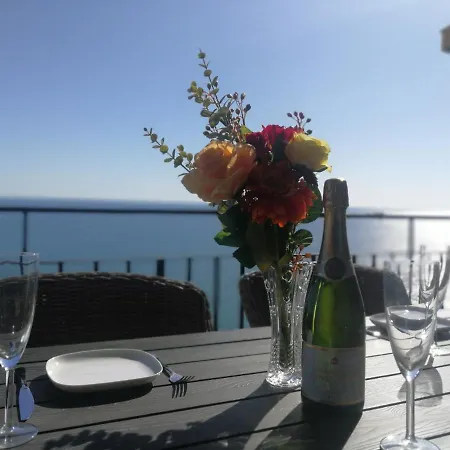 Olimpo - Beachfront Newly Renovated Apartment
