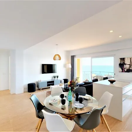 Olimpo - Beachfront Newly Renovated Apartment