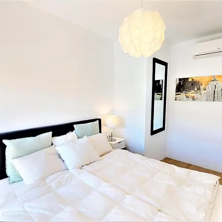 Olimpo - Beachfront Newly Renovated شقة *
