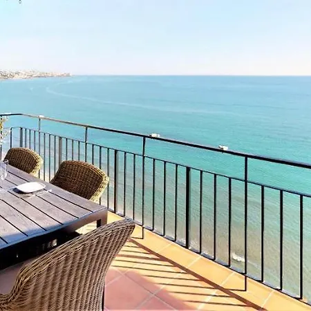 شقة Olimpo - Beachfront Newly Renovated فوينخيرولا